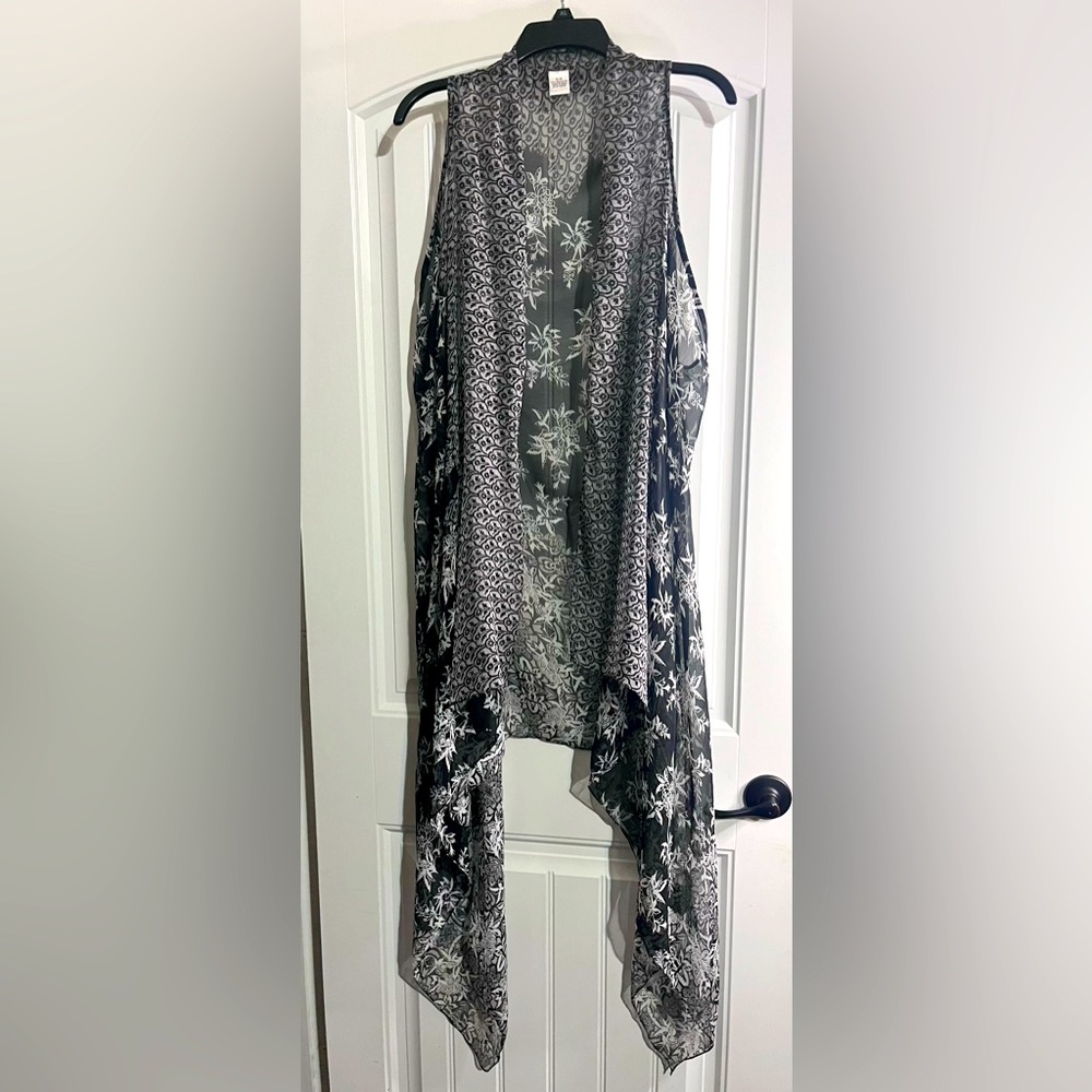 Black and white sheer flowered vest one size great for layering great condition